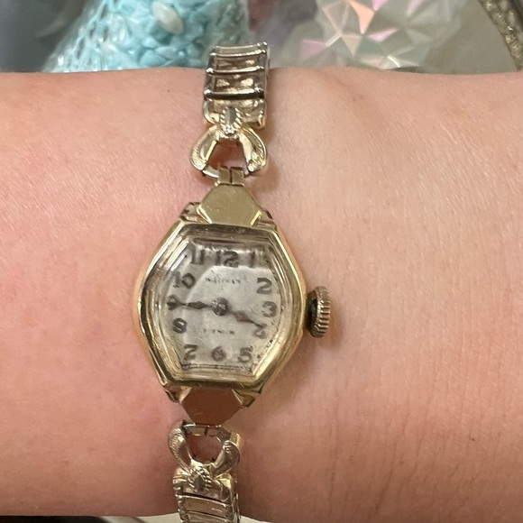 Rare vintage 14k gold Waltham ladies watch. - Picture 6 of 9